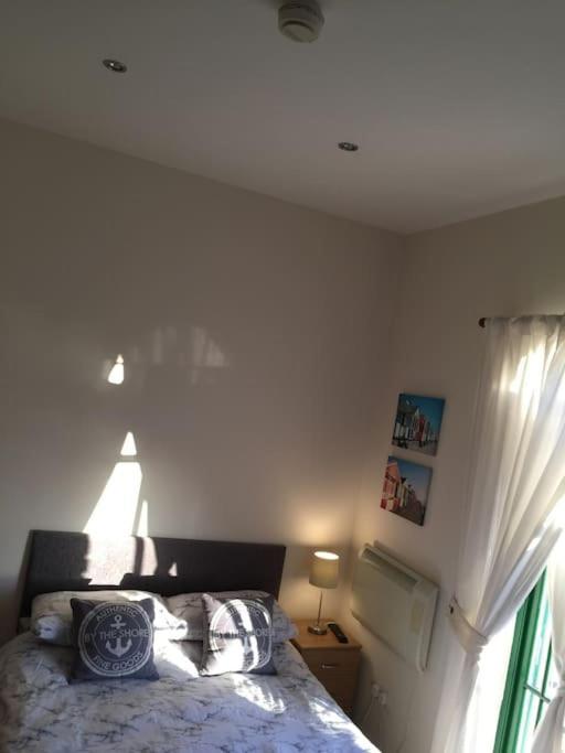 Converted Chapel Filey Floor To Ceiling Arch Window Extérieur photo