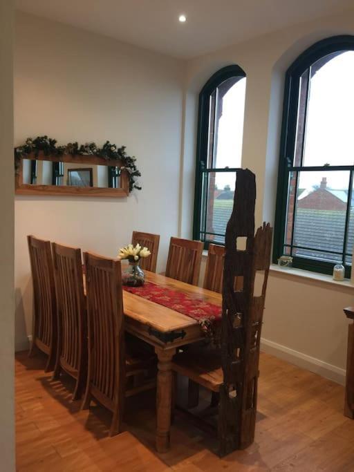 Converted Chapel Filey Floor To Ceiling Arch Window Extérieur photo